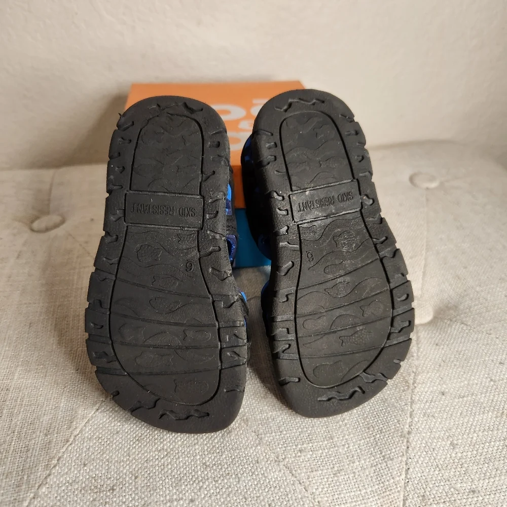 Zoe & Zac black and blue sandals